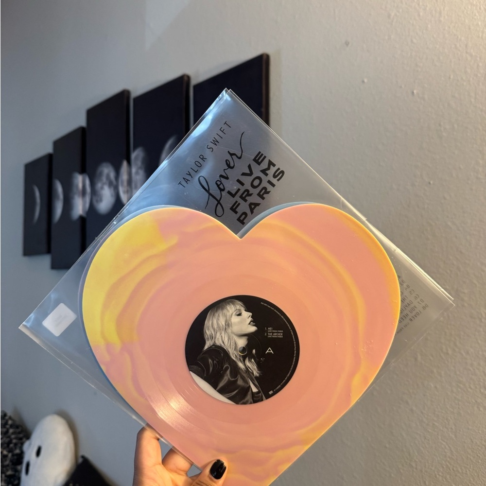 Taylor Swift Heart-Shaped Vinyl Wall Decor - Pink and Yellow